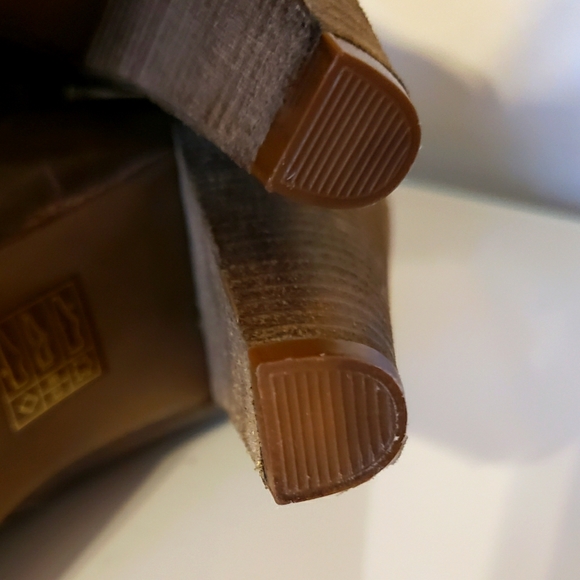 Jones BootMaker Distressed Carmel Over Knee Half Zipper Platform Boots Women EUC - Picture 10 of 16